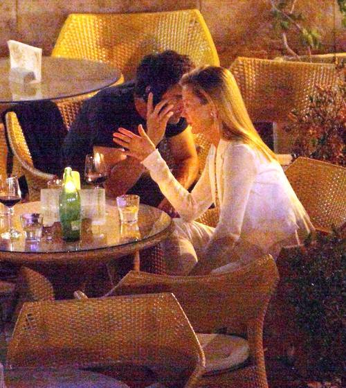 Tom Cruise i tajemnicza blondynka