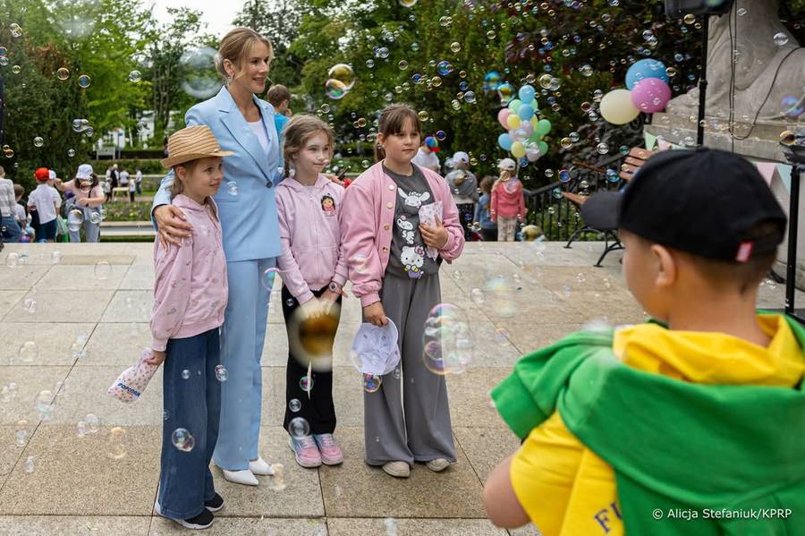 Marta Nawrocka w Dzień Dziecka świętuje z maluchami, fot. Instagram