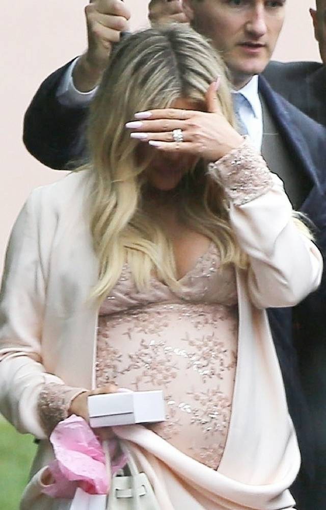 Opuchnięta Khloe ledwo wytrzymuje ostatnie dni ciąży! Musi robić to każdej nocy…