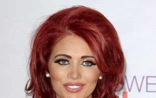 Amy Childs – więcej tapety nie miałaś? (FOTO)