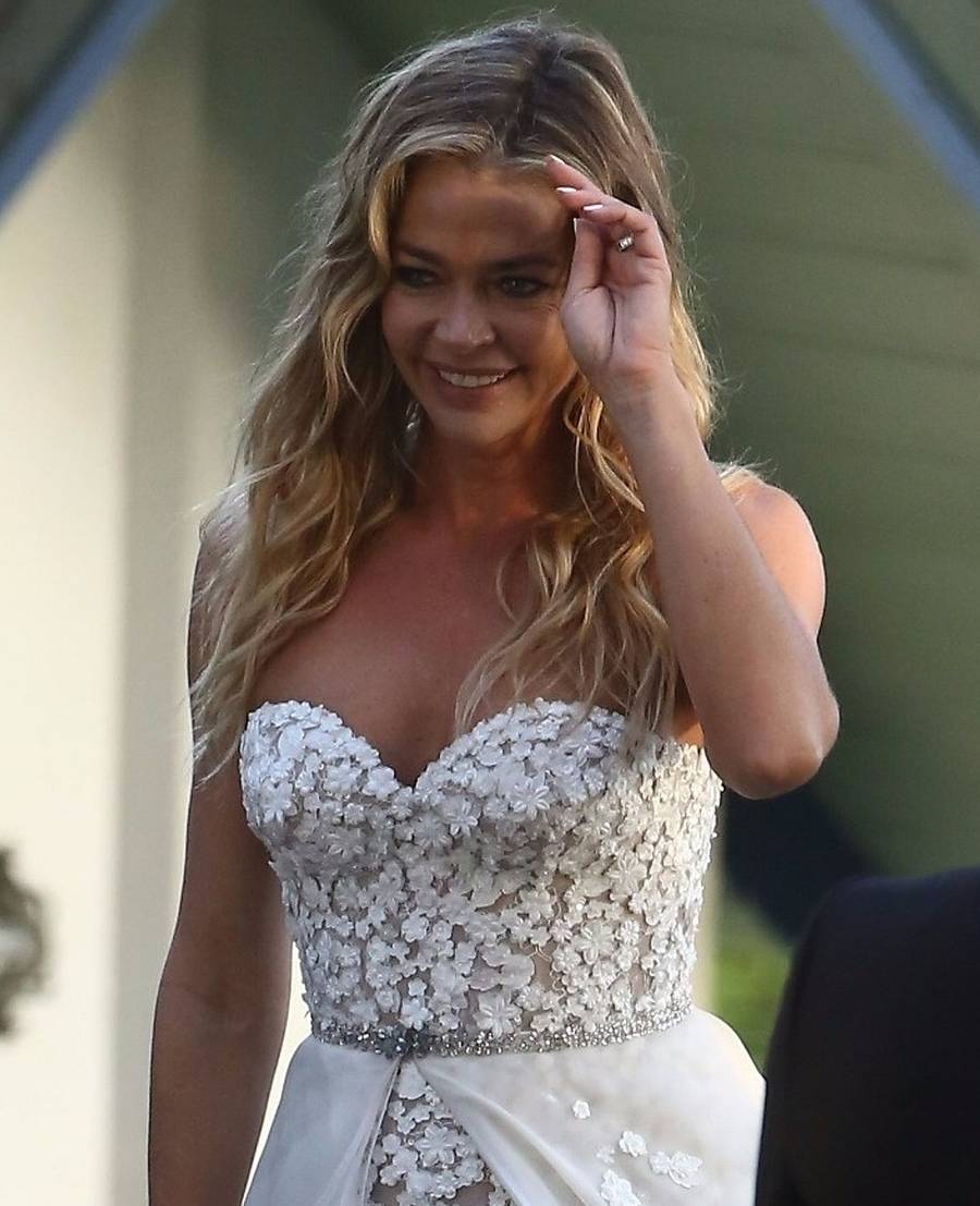 Denise Richards wzięła ŚLUB. Jej suknia powstała w… 24 godziny! (ZDJĘCIA)