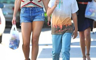 Nowa dziewczyna Chrisa Martina przyłapana z synem (FOTO)