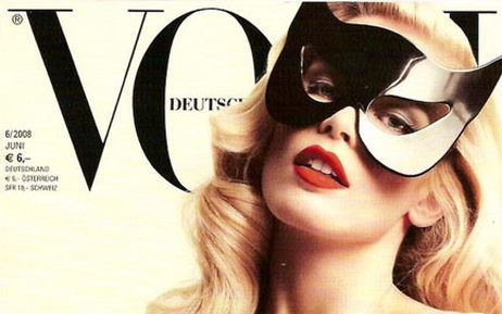 Claudia Schiffer topless w Vogue