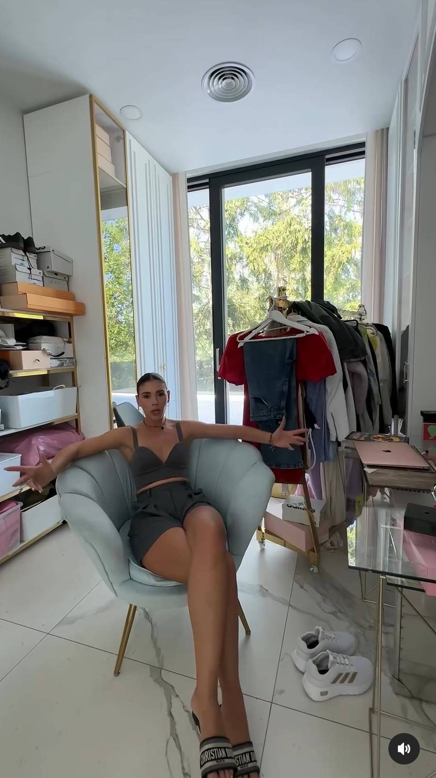 Halejcio oprowadza po CAŁYM domu za 9 mln: “Tu siusiu, tu basen, tu sauna, tu warzywka, tu Lambo” (ZDJĘCIA)