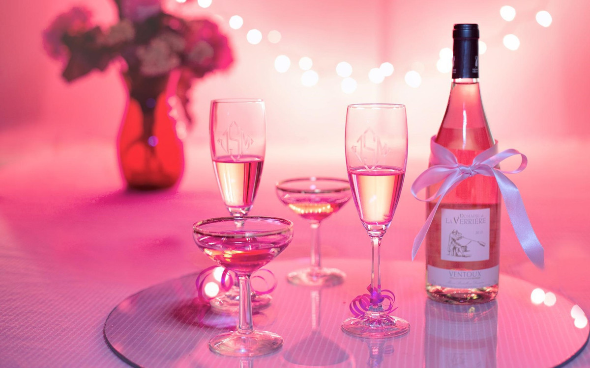 Jaki alkohol wybrać na prezent dla koleżanki z pracy? Podpowiadamy!