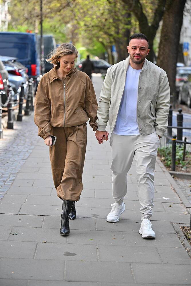 Karolina Pisarek olśniewa przed studiem "DDTVN"