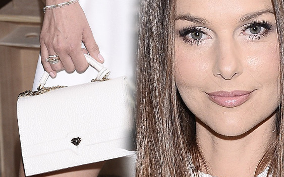 Skromna torebeczka, skromna sukieneczka i TAKIE BUTY – Paulina Sykut zaszalała