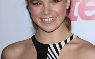 Młodziutka aktorka pięknieje! (FOTO)