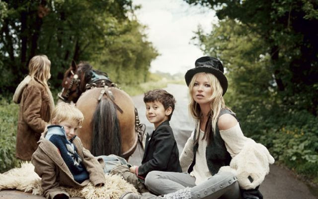 Kate Moss (znowu) pokazała pierś (FOTO)