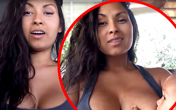 Karmi piersią i jednocześnie uprawia seks z partnerem