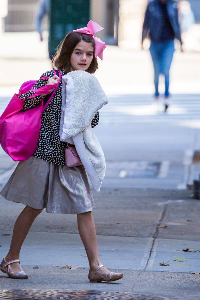 11-letnia Suri Cruise z kocykiem na ulicy (ZDJĘCIA)