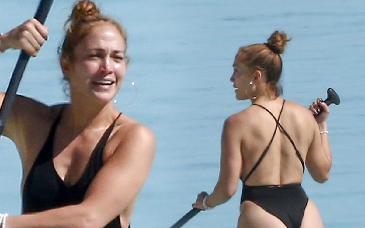 Jennifer Lopez na plaży – bez obróbek nawet jej ciało nie jest idealne (ZDJĘCIA)