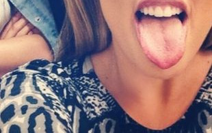 Khloe Kardashian wygląda jakby miała piłkę w pupie (FOTO)