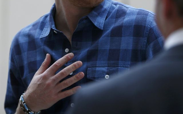 Książę Harry znów kłamał, tym razem o dziewictwie. To nie ta kobieta i nie TEN kraj