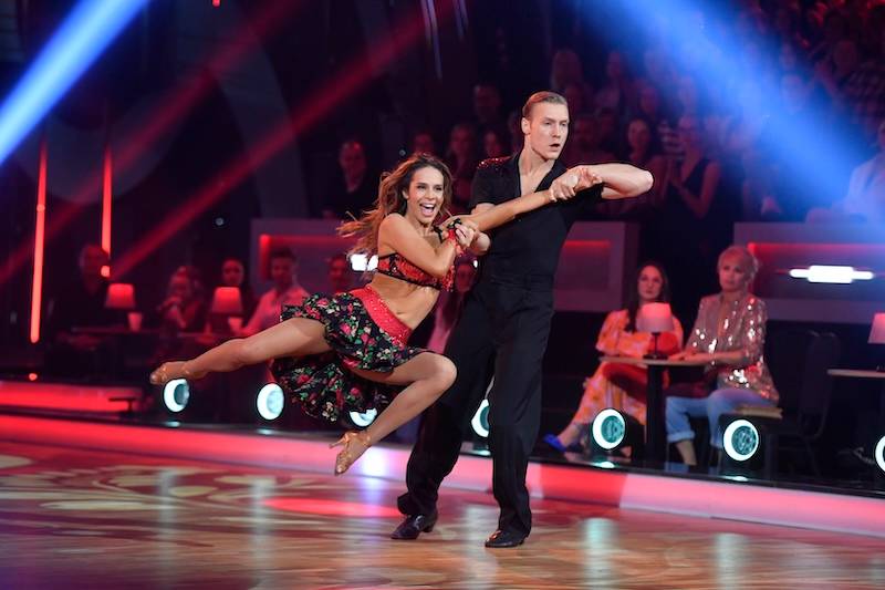 Tańce narodowe w “Tańcu z Gwiazdami”! W kuluarach przepiękna Sylwia Butor, Monika Dryl, Olga Frycz (FOTO)