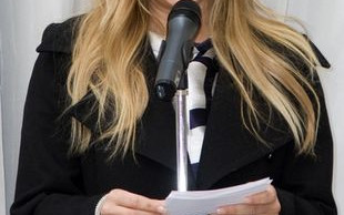 Kto zaprojektuje suknie ślubną Fergie?