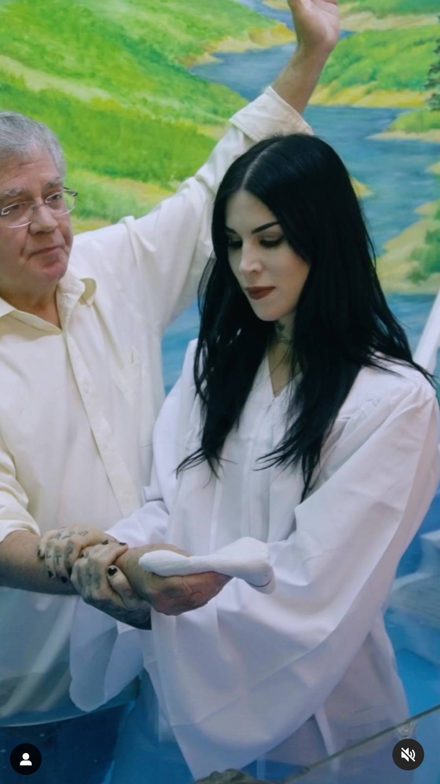 Przypominamy największe dramy Kat Von D! Od mrocznej tatuatorki z własną linią kosmetyków po chrzest w wieku 41 lat