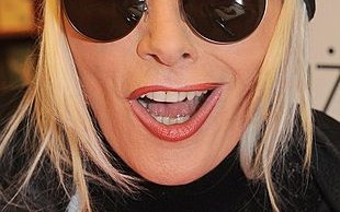 Kora w ulubionej czapie na promocji nowej płyty (FOTO)