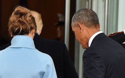 Barack Obama złapał Melanię Trump za PUPĘ? Musisz zobaczyć to zdjęcie