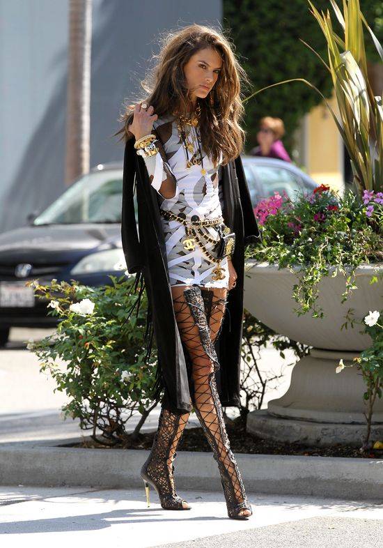 Alessandra Ambrosio w sesji dla Chanel