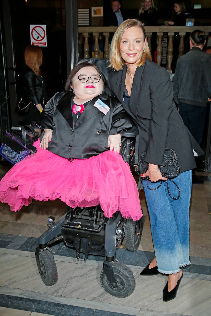 Premiera filmu “Skołowani”. Marianny Zydek całkiem odważnie, Agnieszka Grochowska dalej zachwyca, Markowska całuje się z Macierewiczem