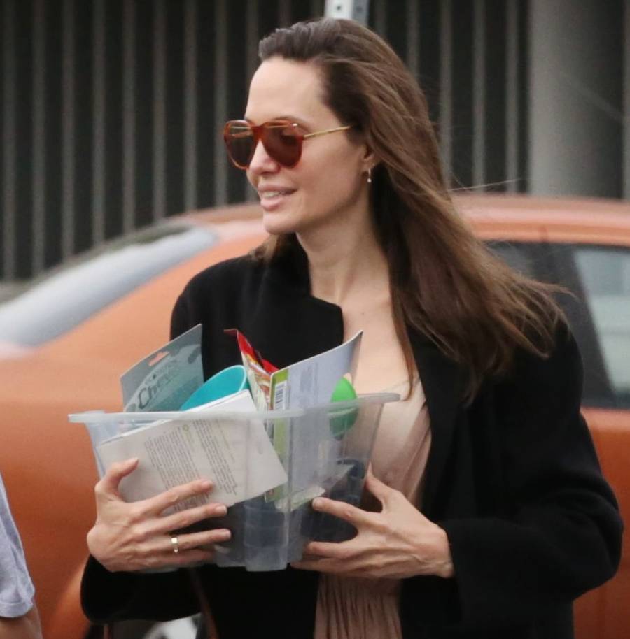 Angelina Jolie na zakupach z córką Vivienne (ZDJĘCIA)