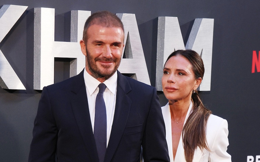 Victoria Beckham odpowiada na trollowanie męża. Teraz każdy chce mieć ten T-shirt