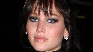 Jennifer Lawrence makijażem dodała sobie lat (FOTO)