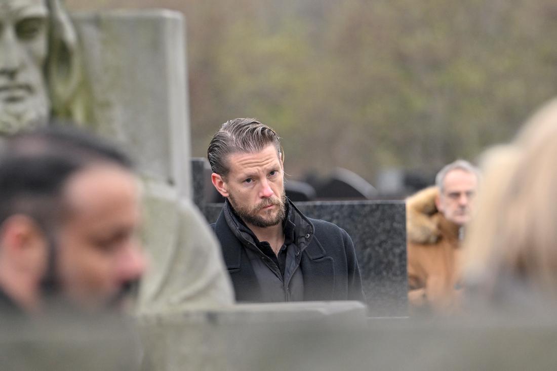 Tej gwiazdy na pogrzebie Pono nikt się nie spodziewał. Paparazzi zadziwieni