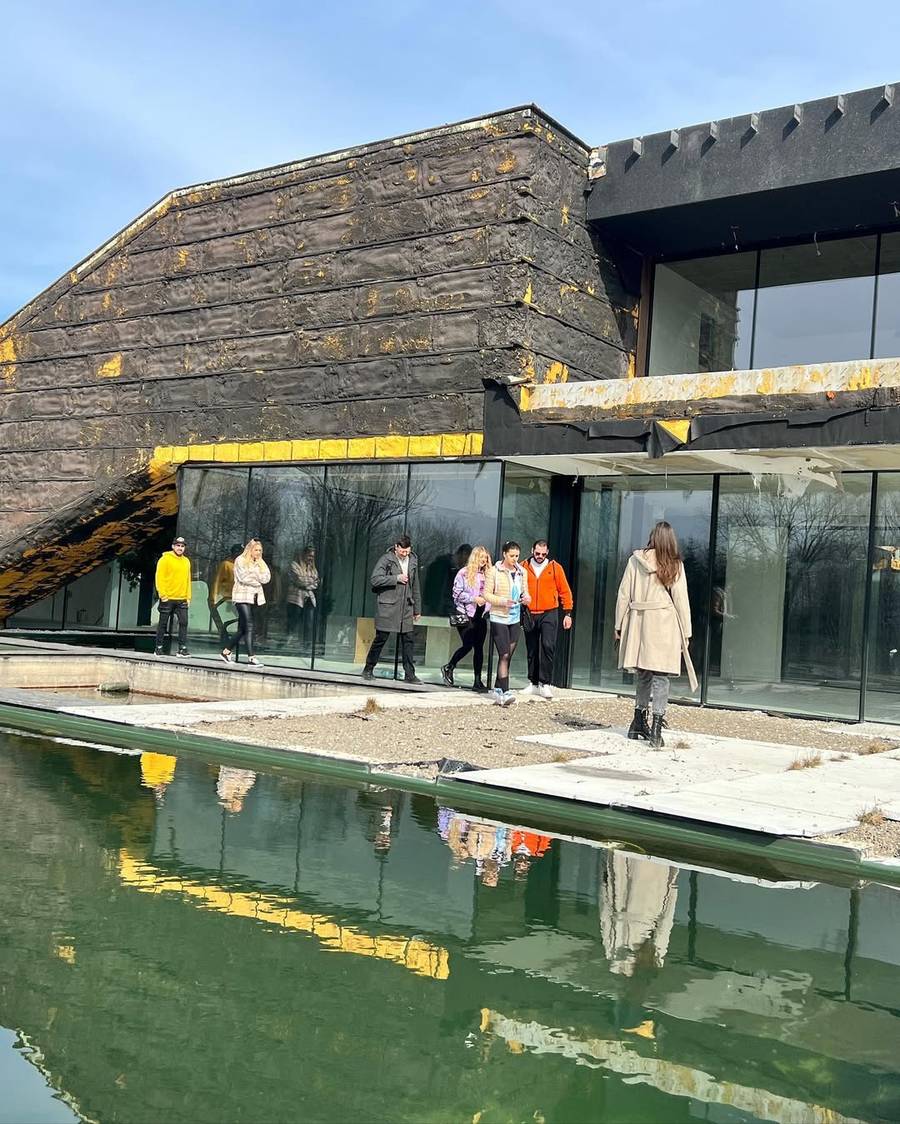 Willa w Gałkowie popadła w ruinę. Tak dzisiaj wygląda dom z "Big Brothera". Szok, fot. Instagram.