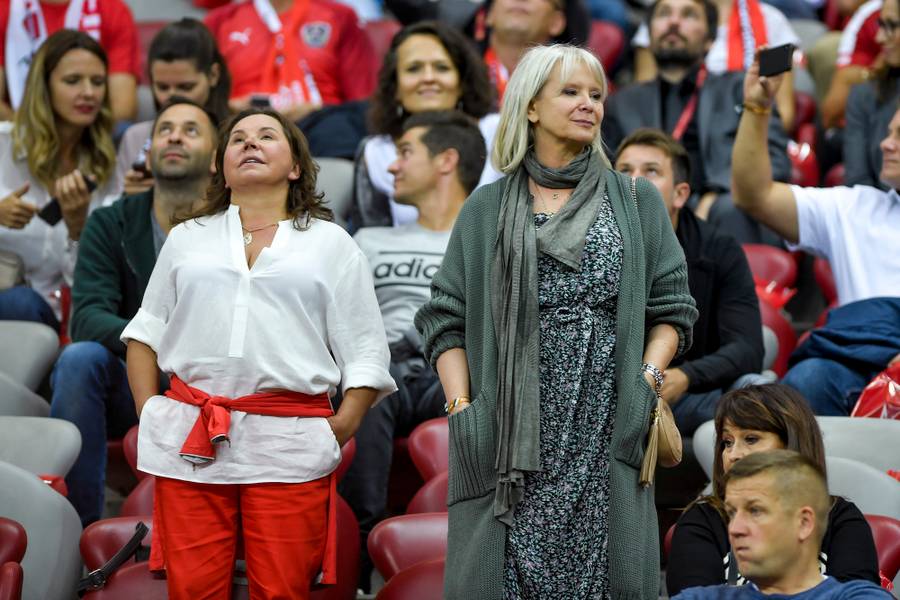 Mecz Polska- Austria: Lewandowska w krótkich szortach, Ślotała z narzeczonym i znani politycy