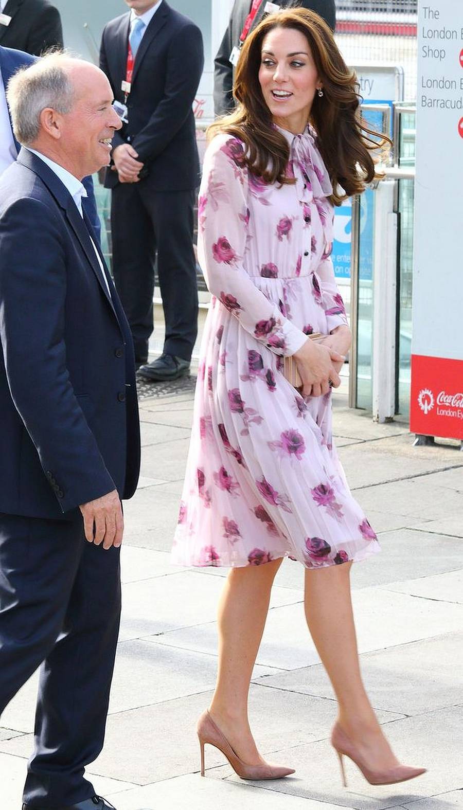 Wyszła na jaw TAJEMNICA związana z sukienkami Meghan i Kate