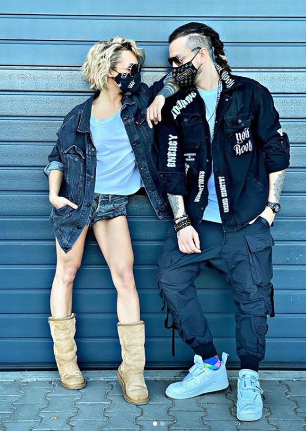 Blanka Lipińska i Baron na romantycznym zdjęciu.