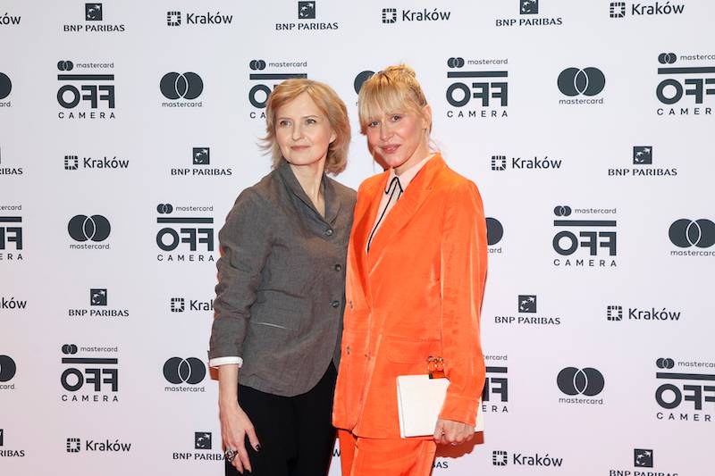 Gala zamknięcia festiwalu w Krakowie. Dwie przyjaciółki, Kuna i Warnke wyglądają zjawiskowo, szczuplutka Marta Nieradkiewicz