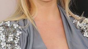 Kto pochwalił się takim dekoltem? (FOTO)