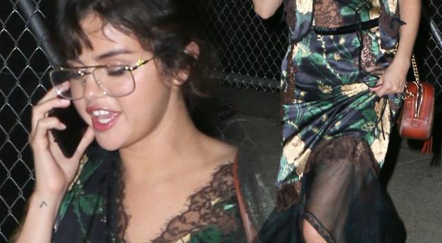 ZDENERWOWANA Selena Gomez w babcinej sukience (ZDJĘCIA)