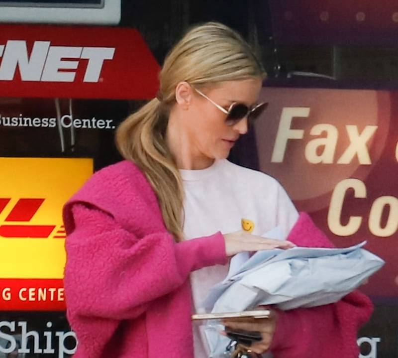 Tak wygląda normalne życie Joanny Krupy w Los Angeles. Przyjechała do paczkomatu w dresie