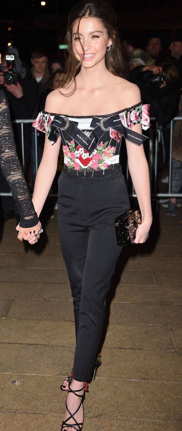 14-letnia córka Catherine Zeta-Jones, Carys Zeta, wyrasta na prawdziwą piękność