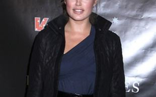 Doutzen Kroes – ładna buzia, ponętne piersi (FOTO)