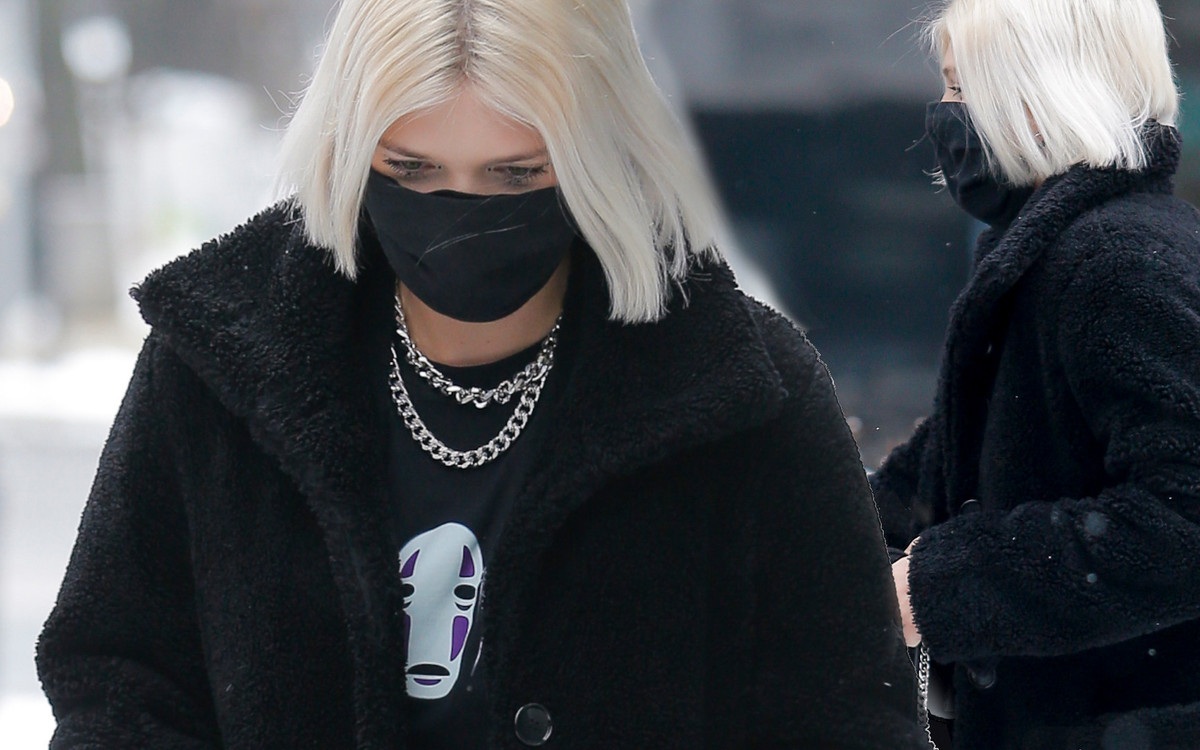 Daria Zawiałow w ROZPIĘTYM płaszczu mknie do studia śniadaniówki. Ma ważne przesłanie