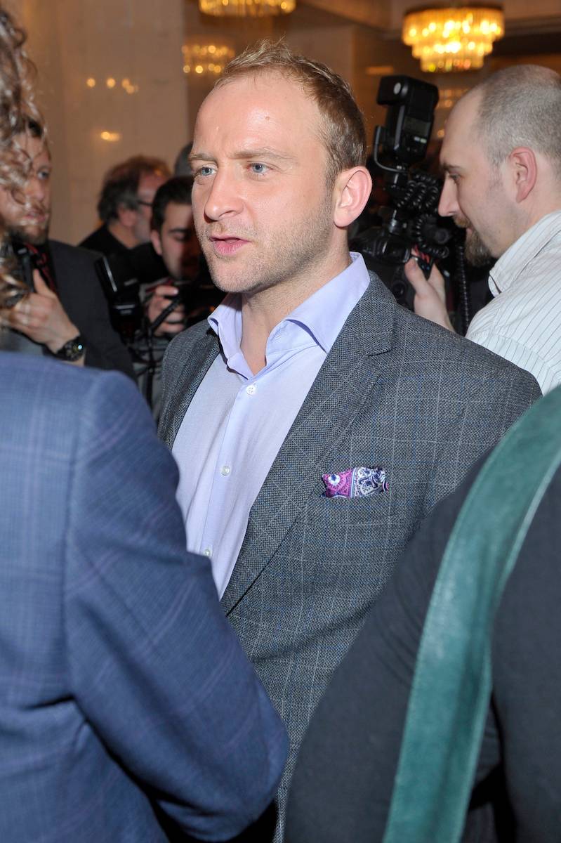 Borys Szyc mówił “tatuś” do kolegów z branży. Jego relacja z ojcem była trudna i pokrętna