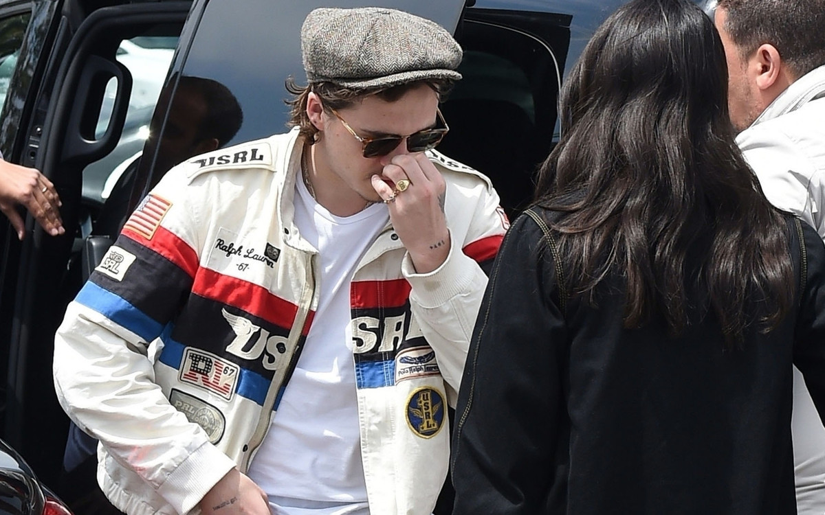 Brooklyn Beckham źle się poczuł w drodze na lotnisko – kierowca musiał stanąć, bo chłopak zaczął wymiotować (ZDJĘCIA)