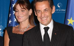 Carla Bruni pokazuje brzuszek