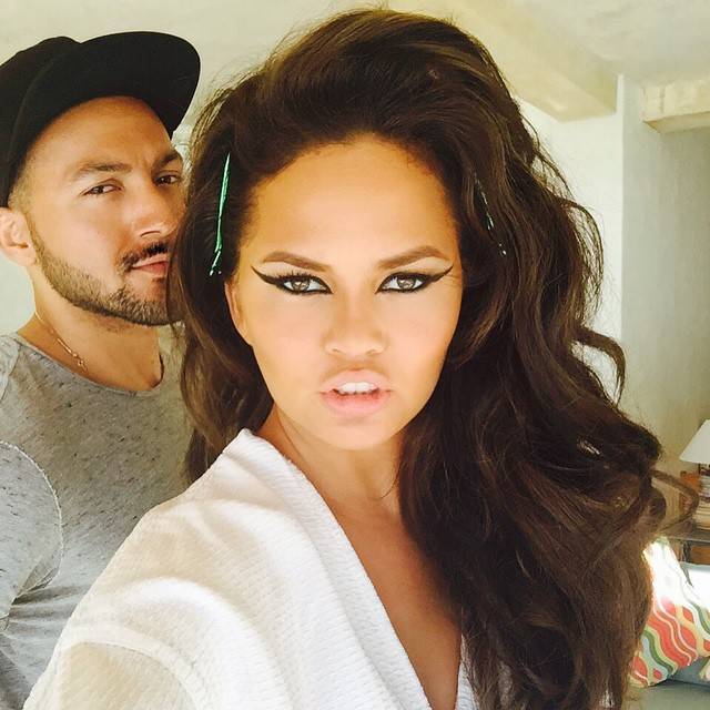 Blondynki i szatynki zamienione w brunetki