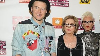 Kora założyła mini, Sztabie wyrosły skrzydła (FOTO)