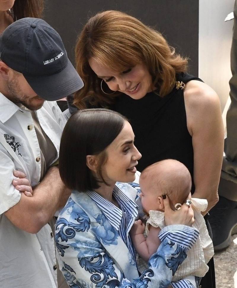 Lily Collins z dzieckiem na planie “Emily w Paryżu”. Mąż zrobił jej niespodziankę!