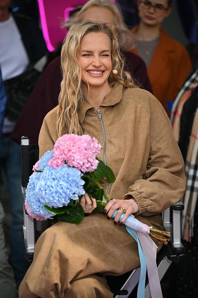 Karolina Pisarek olśniewa przed studiem "DDTVN"