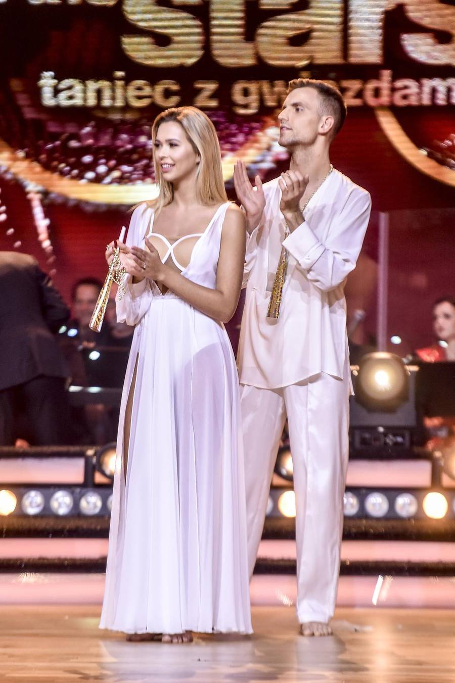 Plejada gwiazd z okazji 100 odcinka Tańca z Gwiazdami. Zamyślona Little Monster wspiera w studiu Damiana Kordasa