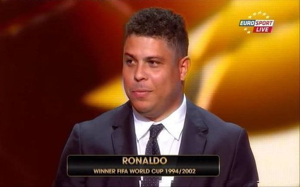 Pijany Ronaldo nagrał film, na którym całuje go facet