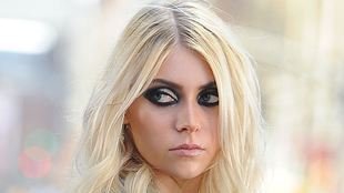Roznegliżowana Taylor Momsen kręci nowy teledysk (FOTO)
